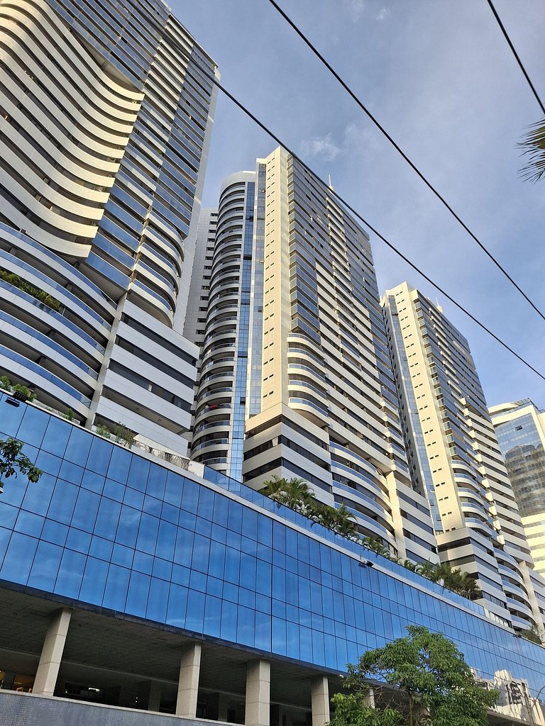 Salvador Prime, frente ao Salvador shopping.