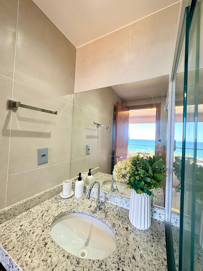 Studio Sofisticado com Vista Infinita para o Mar