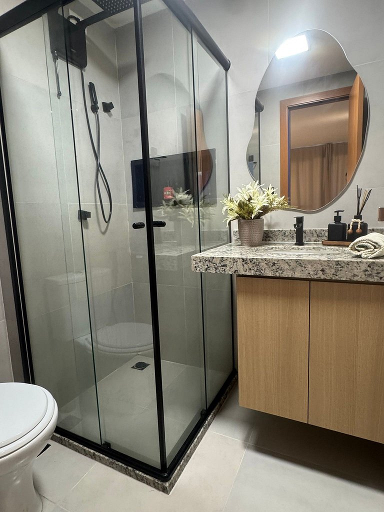 Studio moderno e elegante com vista para o mar