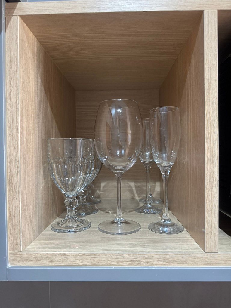 Studio moderno e elegante com vista para o mar