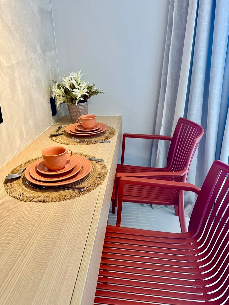 Studio moderno e elegante com vista para o mar