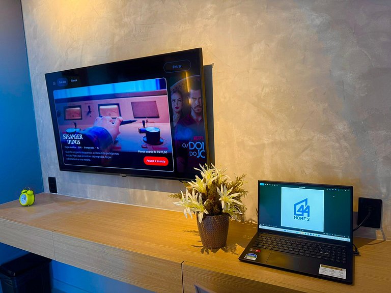 Studio moderno e elegante com vista para o mar