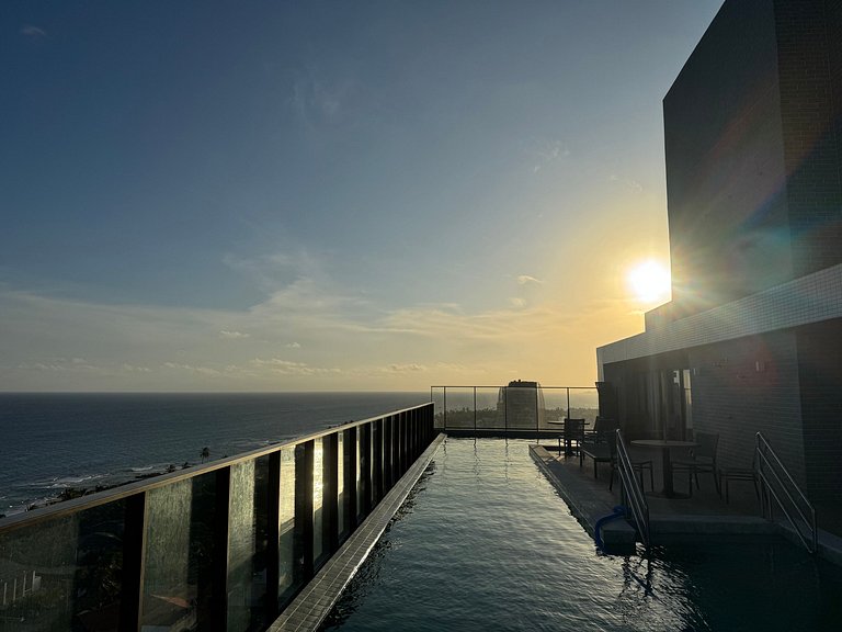 Studio moderno e elegante com vista para o mar