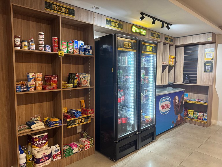 Studio moderno e elegante com vista para o mar